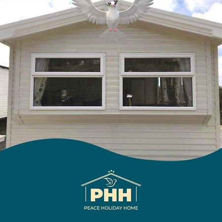 Exclusive 3 Bedroom Caravan, Sleeps 8 People At Parkdean Newquay Holiday Park, Cornwall, Uk Exterior foto