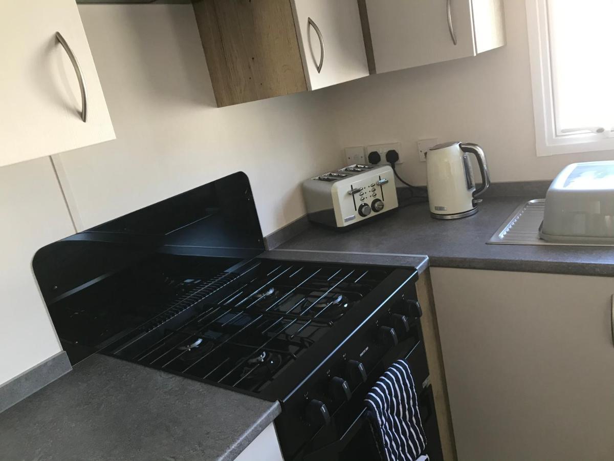 Exclusive 3 Bedroom Caravan, Sleeps 8 People At Parkdean Newquay Holiday Park, Cornwall, Uk Exterior foto