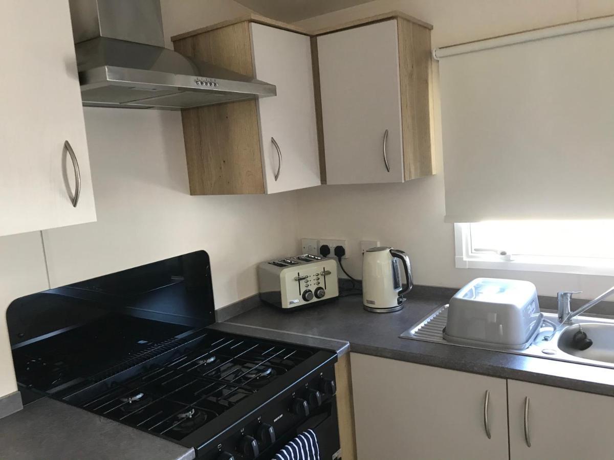 Exclusive 3 Bedroom Caravan, Sleeps 8 People At Parkdean Newquay Holiday Park, Cornwall, Uk Exterior foto