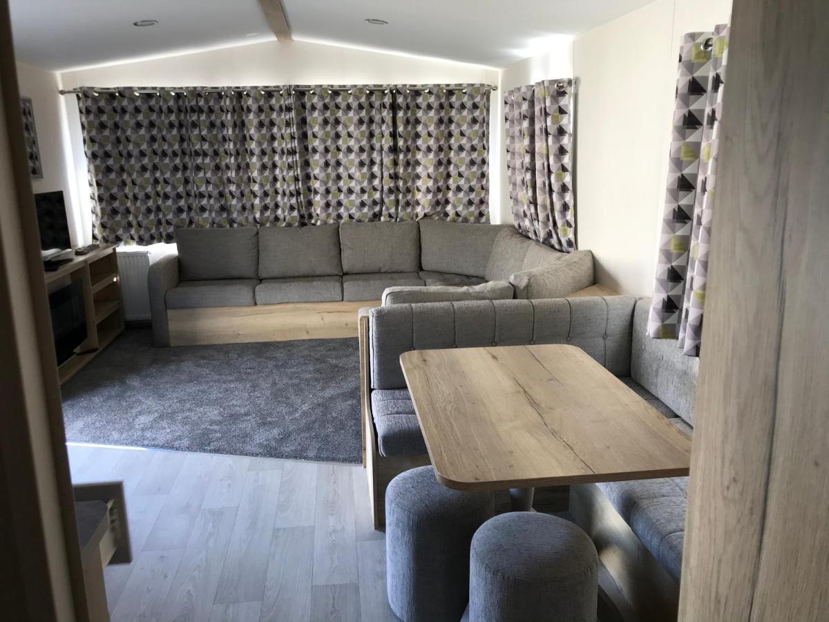 Exclusive 3 Bedroom Caravan, Sleeps 8 People At Parkdean Newquay Holiday Park, Cornwall, Uk Exterior foto