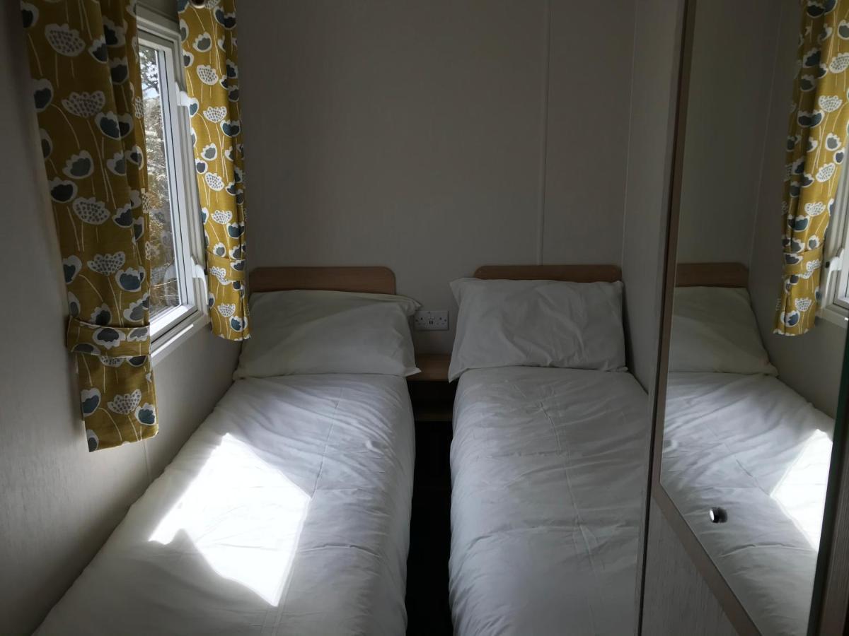 Exclusive 3 Bedroom Caravan, Sleeps 8 People At Parkdean Newquay Holiday Park, Cornwall, Uk Exterior foto