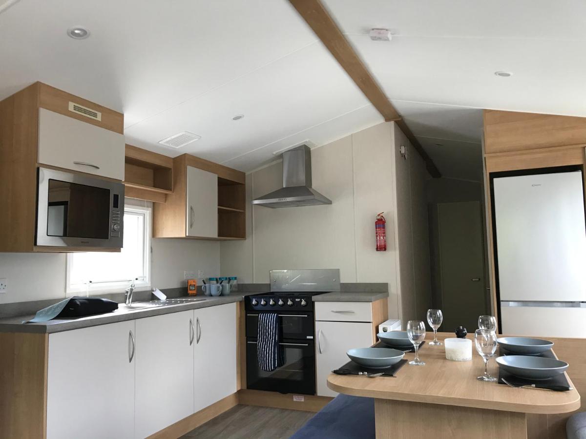 Exclusive 3 Bedroom Caravan, Sleeps 8 People At Parkdean Newquay Holiday Park, Cornwall, Uk Exterior foto
