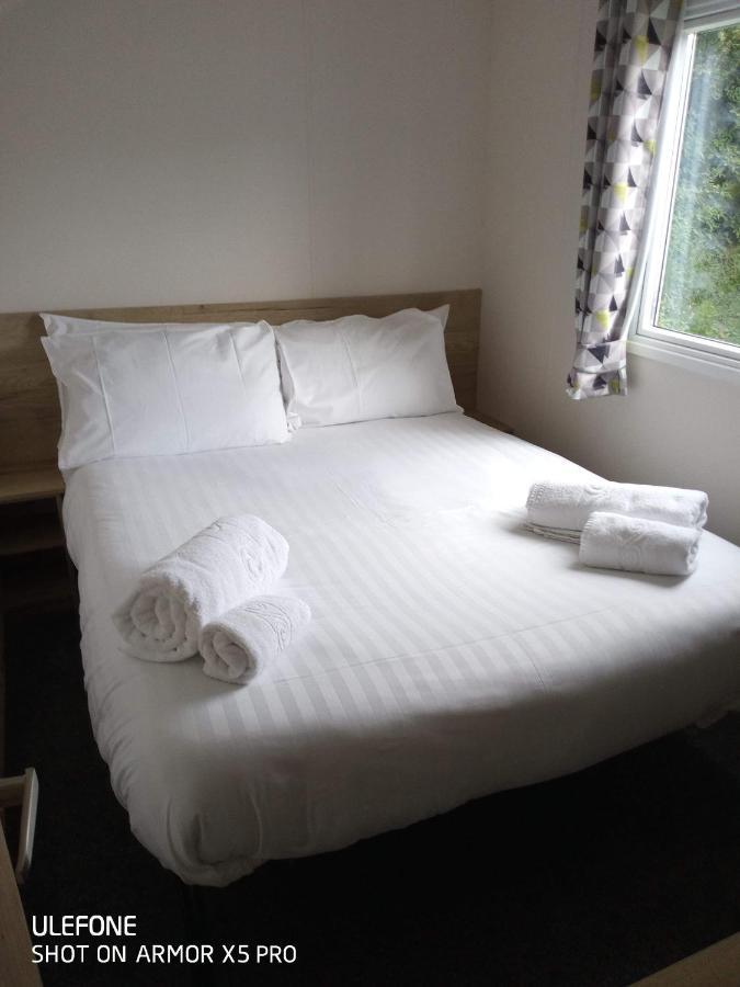 Exclusive 3 Bedroom Caravan, Sleeps 8 People At Parkdean Newquay Holiday Park, Cornwall, Uk Exterior foto