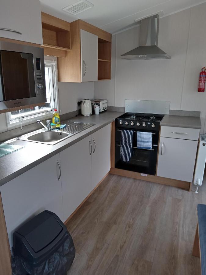 Exclusive 3 Bedroom Caravan, Sleeps 8 People At Parkdean Newquay Holiday Park, Cornwall, Uk Exterior foto
